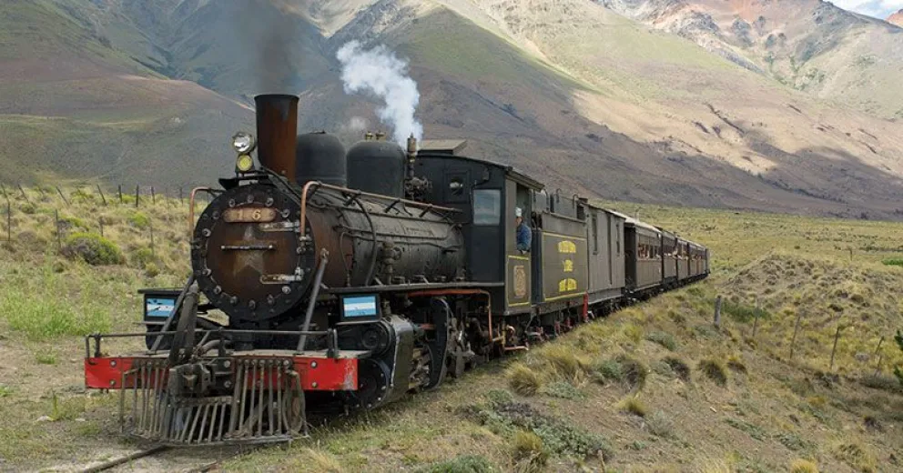 “La Trochita” cumple 75 años de vida ferroviaria, conectando pueblos patagónicos