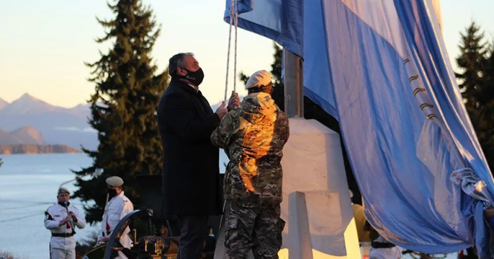 Con un sencillo acto se conmemoró el  210° aniversario de la Revolución de Mayo