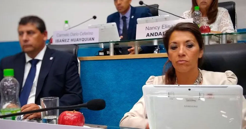 IFE: piden a Bancos reintegrar descuentos a beneficiarios