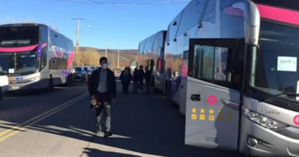 Más de 250 personas varadas en Chile llegan a Bariloche y la región