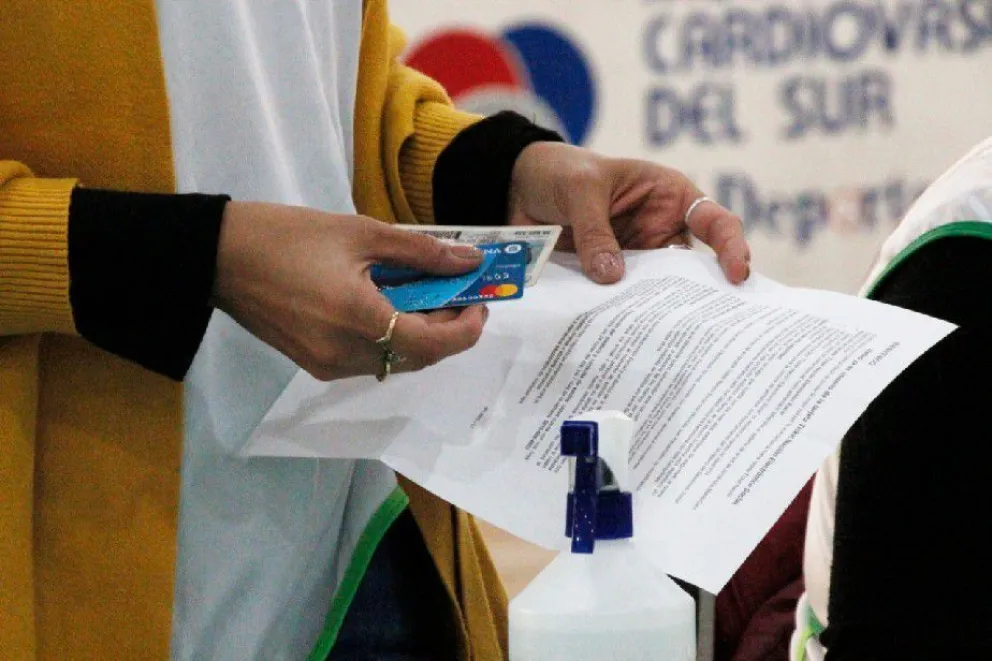 En el primer día de operativos, el 75% de los beneficiarios ya tiene su tarjeta Alimentar