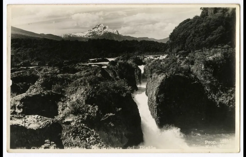 Postales que tienen más de 80 años reflejan el Cruce de los Lagos