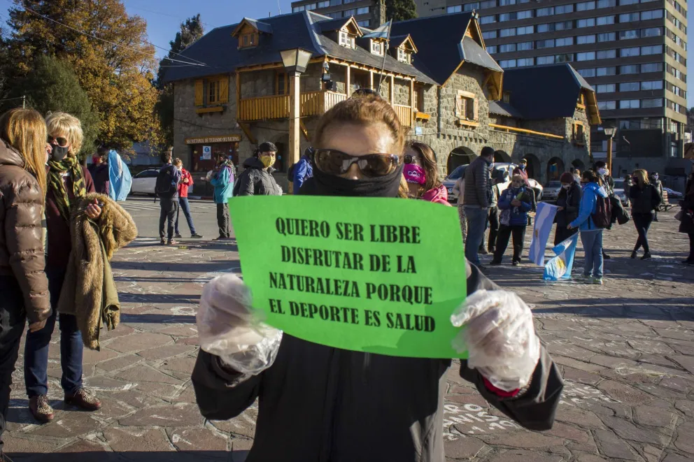 Se manifestaron en contra de la cuarentena en el Centro Cívico