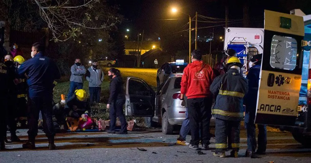 Fuerte choque en Ruiz Moreno y Brown: 5 personas debieron ser trasladadas en ambulancia