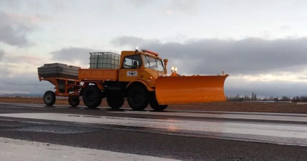Se activa el “Programa de control de hielo y nieve” en el aeropuerto de Bariloche