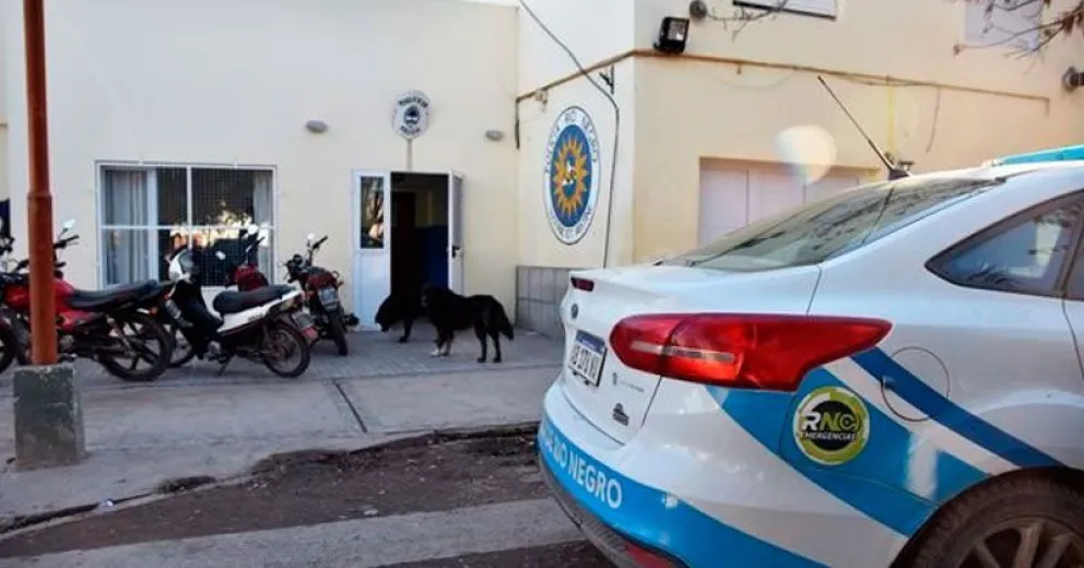 Viajó de Bariloche a Viedma, violó el aislamiento y agredió a otras mujeres