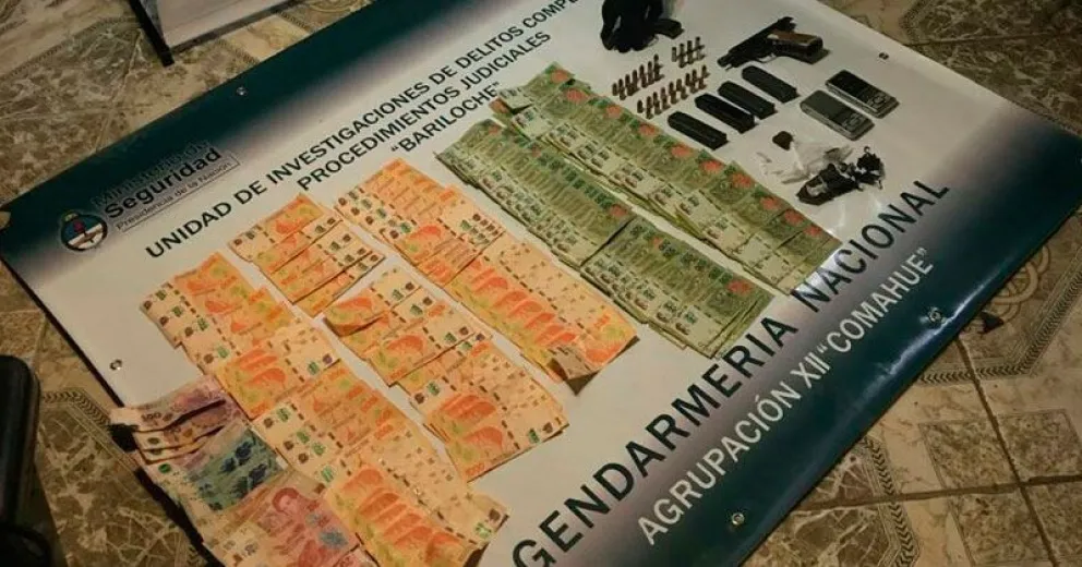 Golpe narco: secuestran marihuana y cocaína, armas de fuego y más de $ 110.000