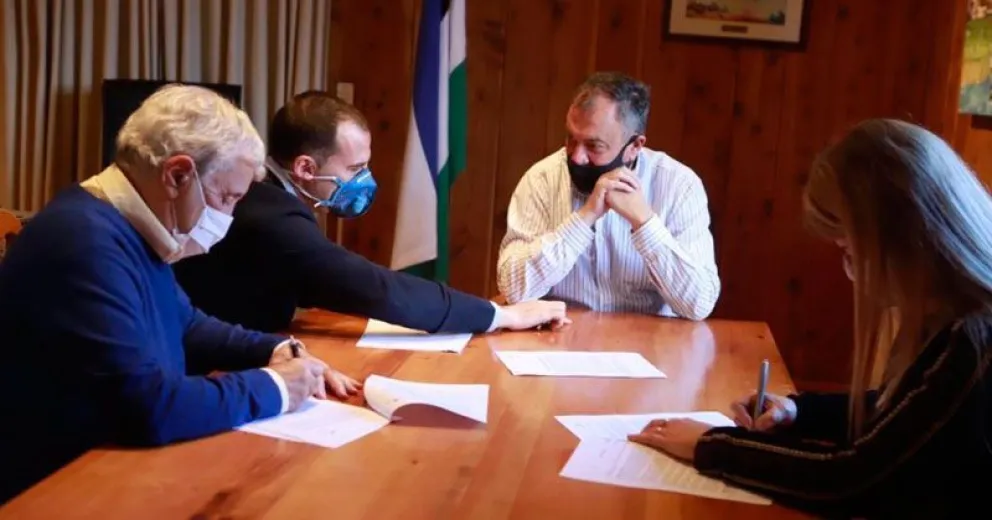 Municipio y CAPSA firmaron prórroga y Plan de Modernización de cerro Catedral