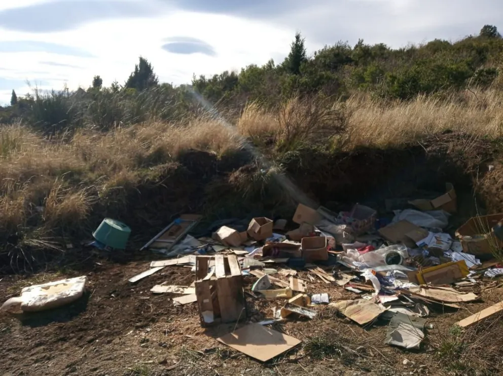 NOTIFOTO: Crece basural en Miramar casi Campichuelo