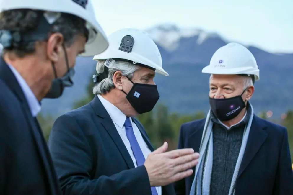 Fernández recorrió una planta de tratamiento de líquidos cloacales en Villa La Angostura