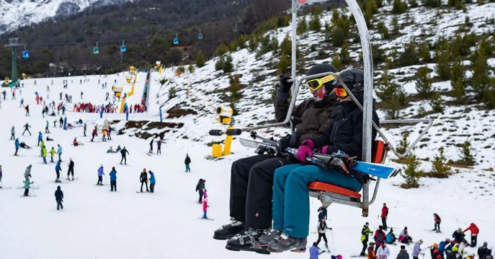 Weretilneck respaldó la prórroga del cerro Catedral