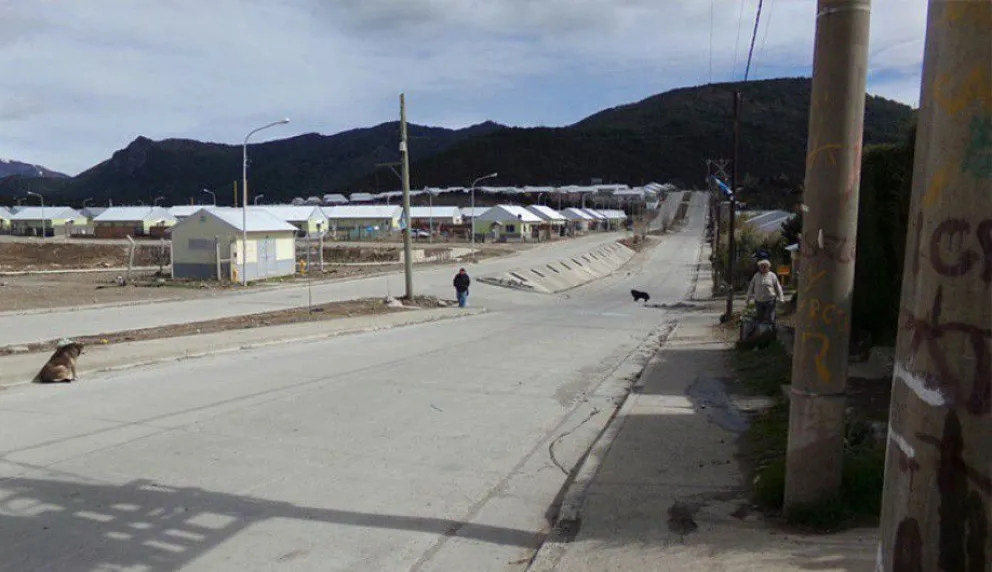 Batahola en el 645 Viviendas: agredieron a  un adolescente y luego atacaron a la Policía