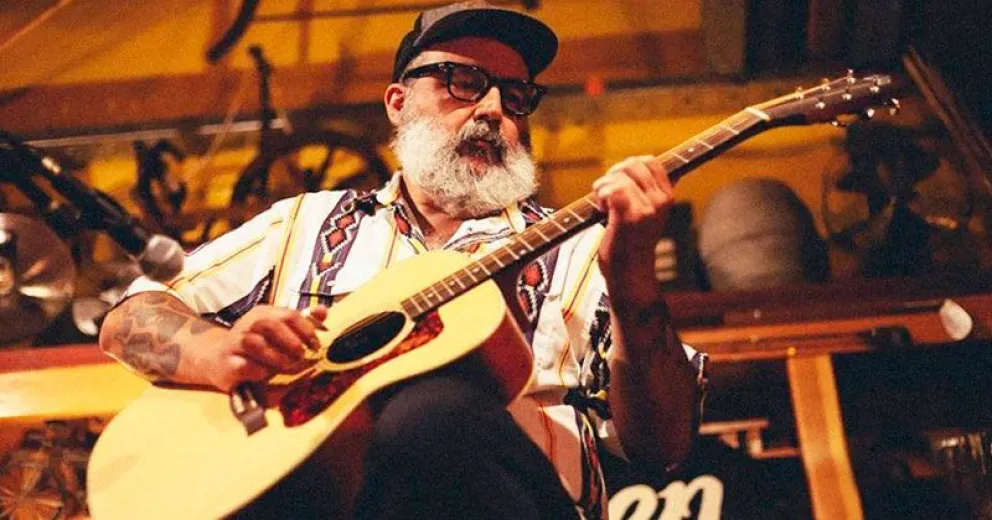 Mariano Rodríguez echó a volar “Huesos secos”