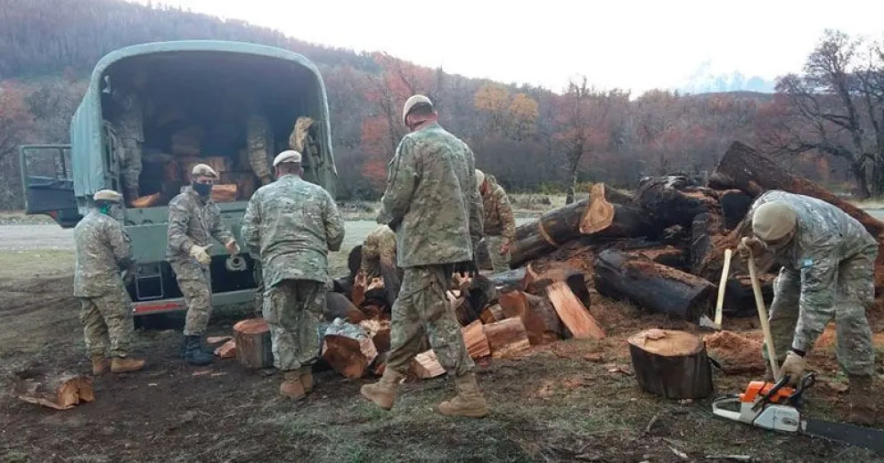 La Escuela Militar de Montaña con una activa participación en el COE y tareas comunitarias