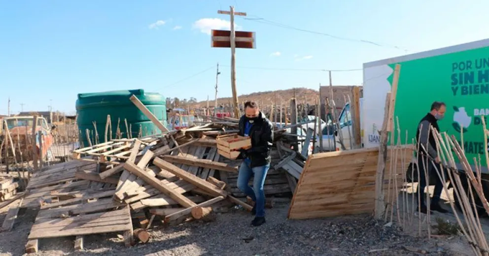 “Unidos y Solidarios” asistió a merenderos de Allen y empezó a pensar con los vecinos el día después