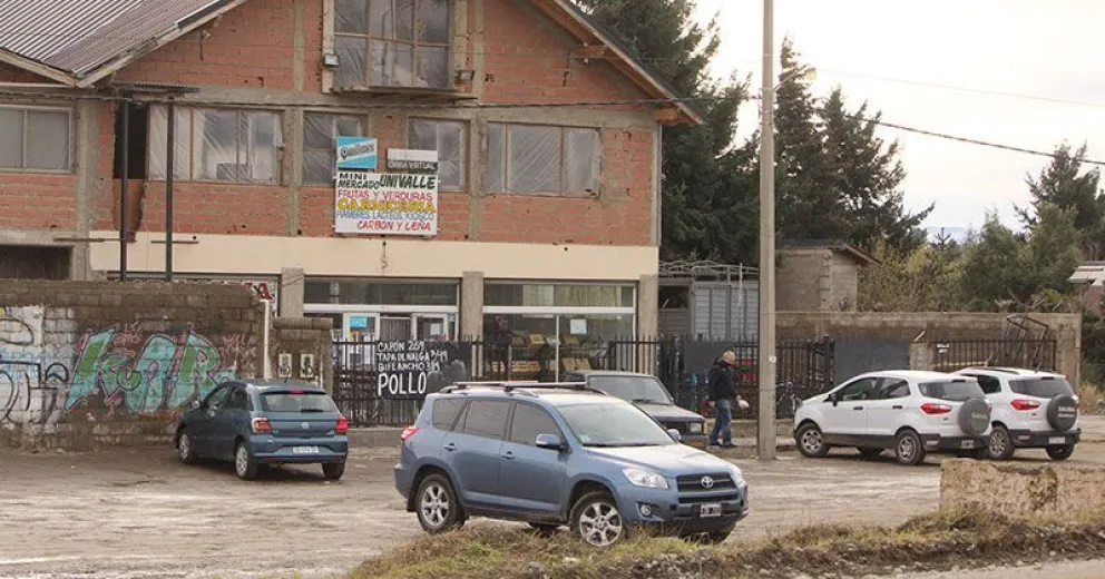 Dejaron la camioneta abierta y en segundos les llevaron costosos elementos