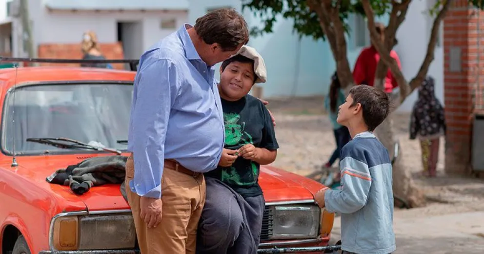 Proyecto de Weretilneck para reducir la brecha digital y educativa en los barrios populares rionegrinos