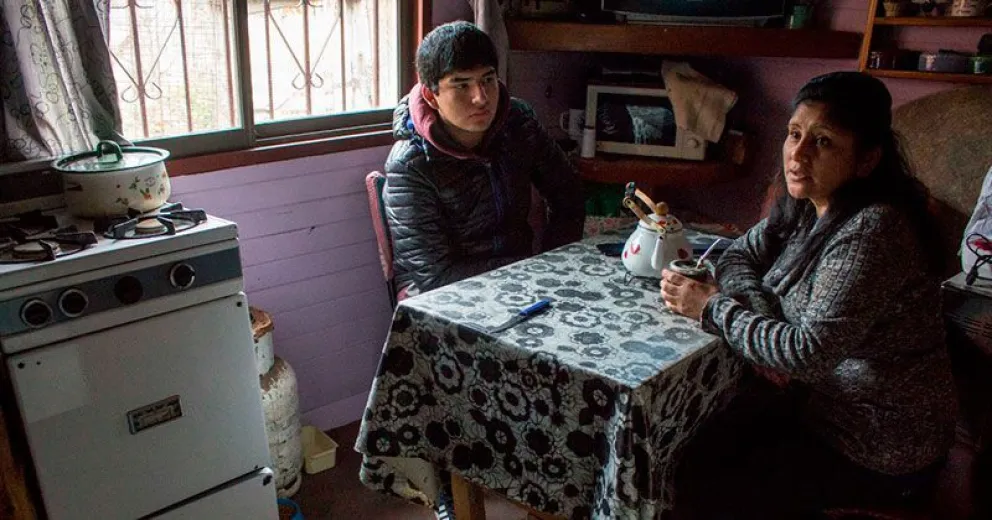 Dora, una súper mamá que necesita un empujón para seguir adelante