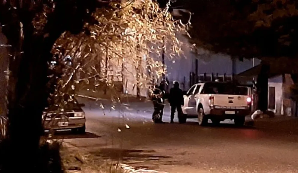 Enfrentamiento en la noche del sábado: tres policías heridos y dos detenidos