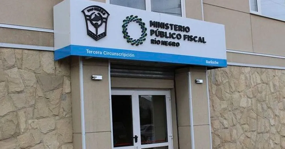 Prisión preventiva para el sujeto que atropelló a una mujer y le robó el arma a un policía