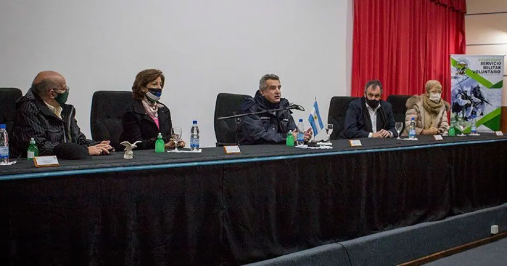 Arabela recibió en Bariloche a Agustín Rossi, ministro de Defensa de la Nación