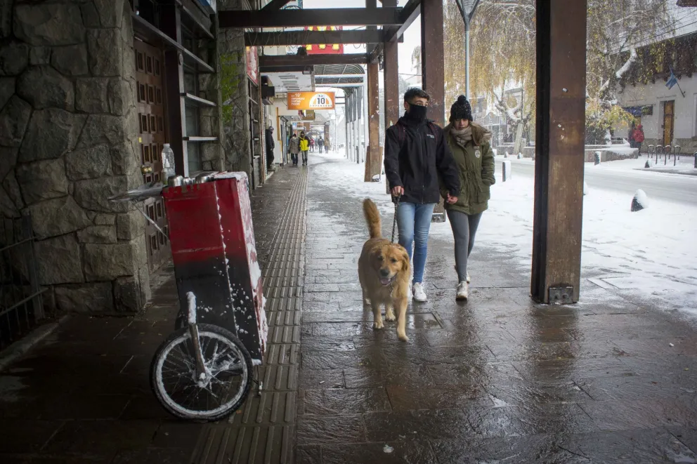 En Bariloche permanecen más de 300 personas aisladas