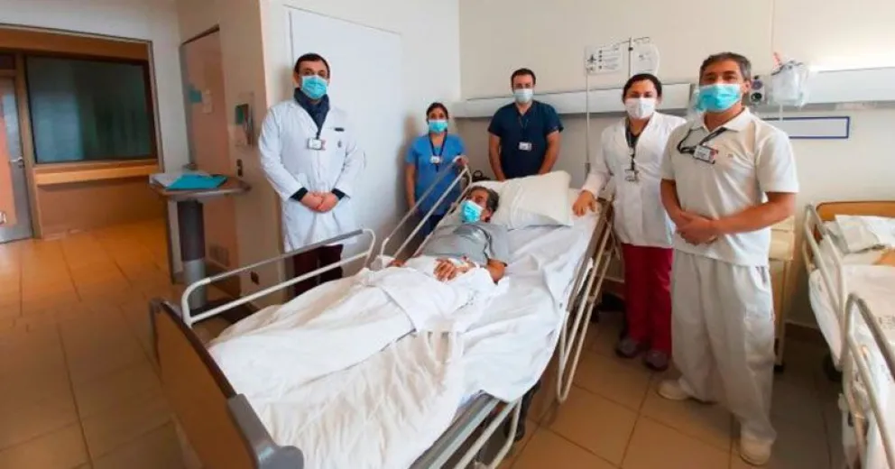 Hospital de Osorno dio de alta a su primer paciente que estuvo 3 meses internado
