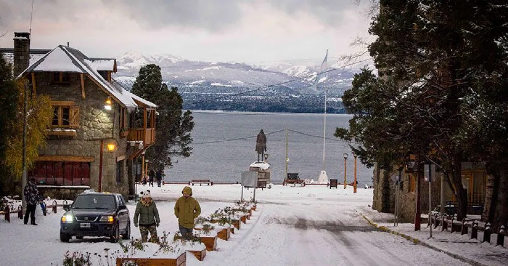 Las imágenes que dejó el domingo blanco en Bariloche