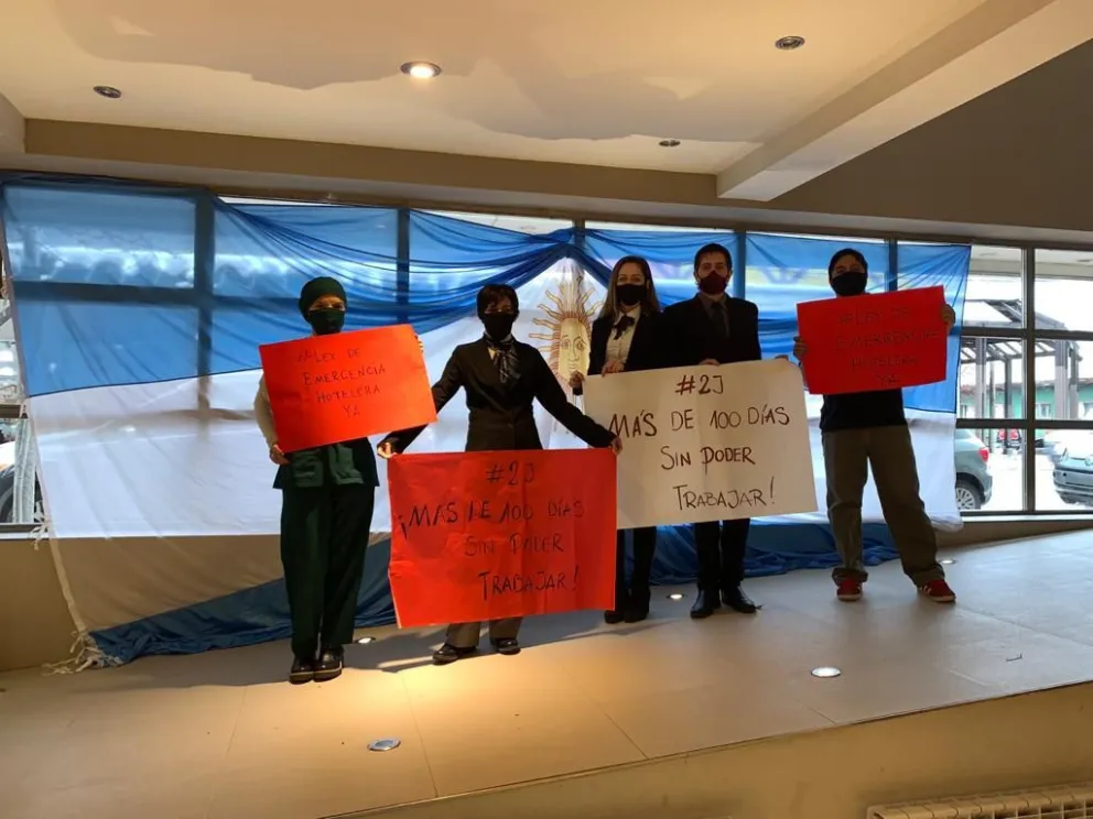 Hoteles y restaurantes se manifiestan pidiendo por la Ley de Emergencia Nacional    