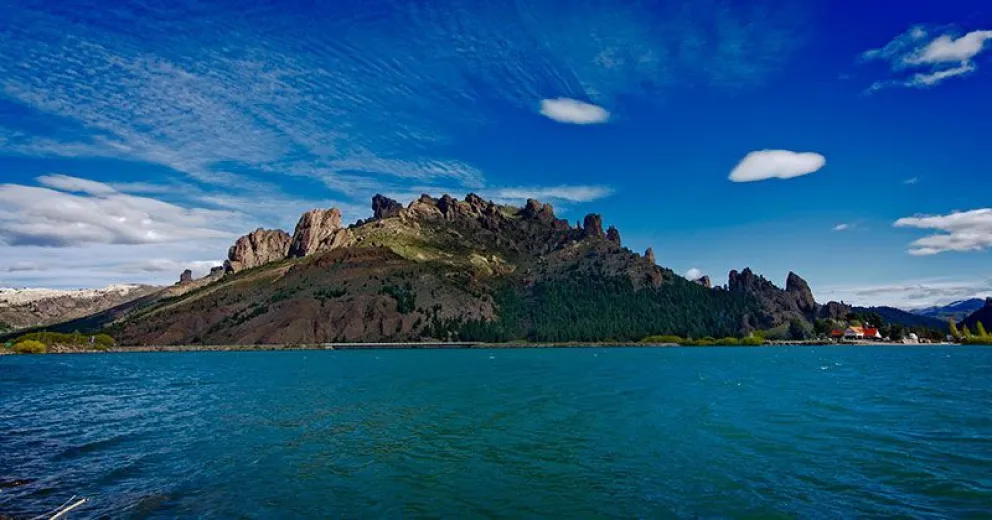Gregorio Álvarez encontró en el Limay una sucursal del Olimpo griego