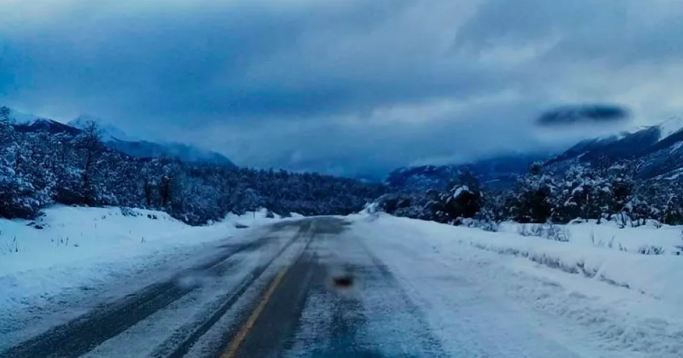 Por heladas y nevadas previstas cierran el tramo Bariloche – El Bolsón de Ruta 40