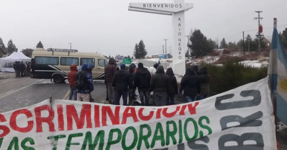 UTHGRA volvió a cortar la ruta en el puente del Limay