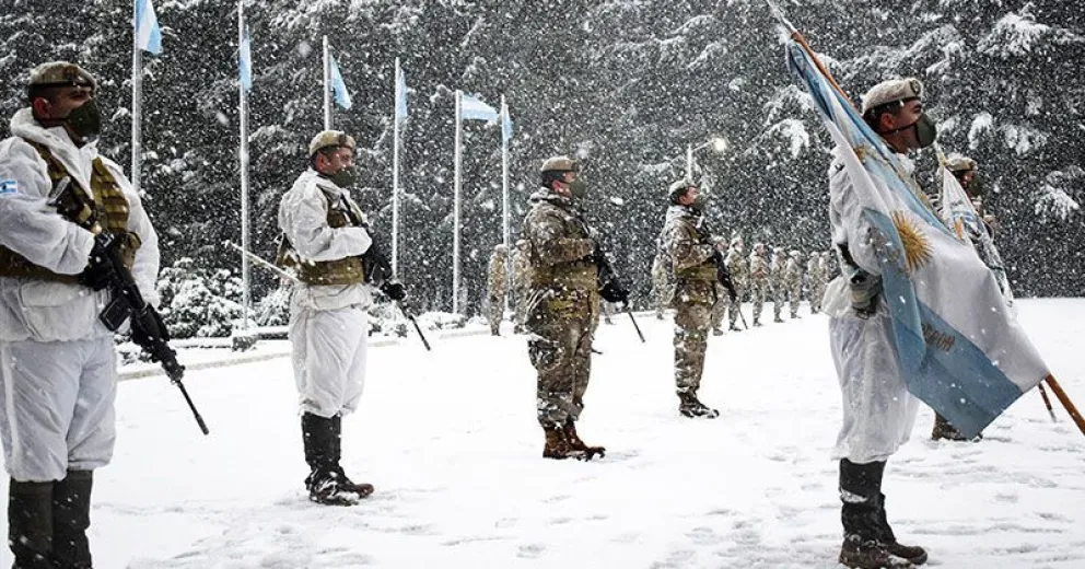 La Escuela Militar de Montaña realizó el acto por el 9 de Julio