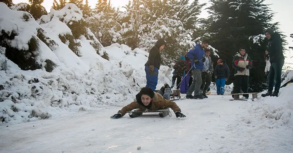 La nieve tuvo el sonido de las risas de los chicos y chicas