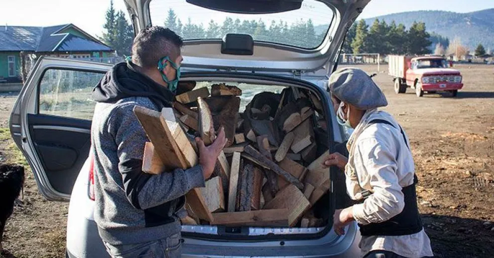 Cómo continúa esta semana la entrega de leña del Plan Calor