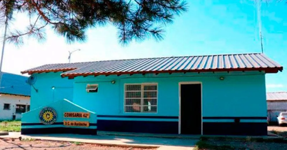 Llevaban cartelería vial en su camioneta y no pudieron justificar su procedencia