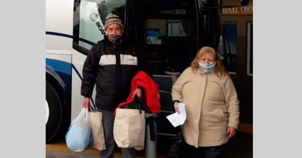 Luego de cuatro meses varados en Comallo, una pareja de personas mayores pudo volver a Tucumán