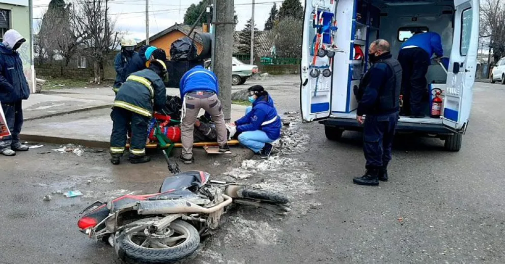 Motociclista se fracturó la tibia al ser embestido por un auto