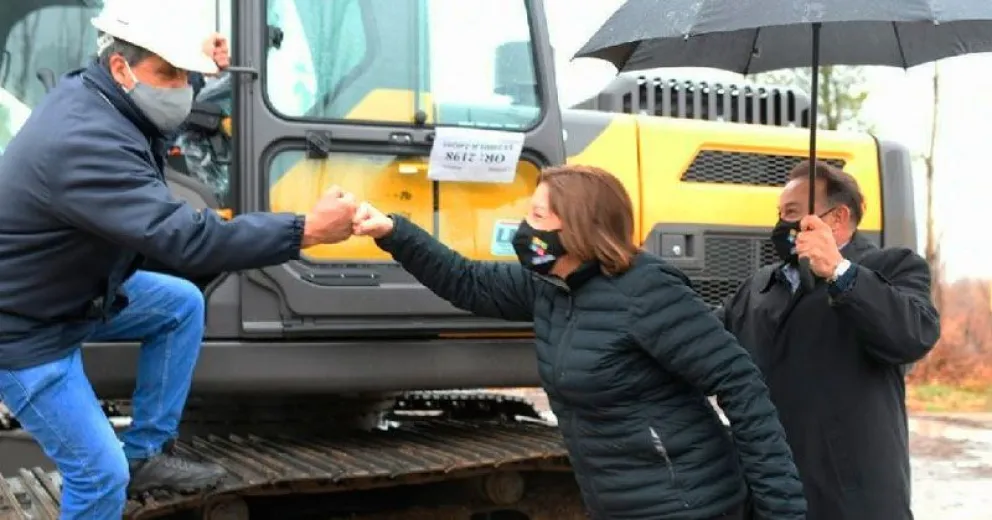 Arabela recorrió obras y firmó el convenio de asistencia por COVID-19 en Campo Grande