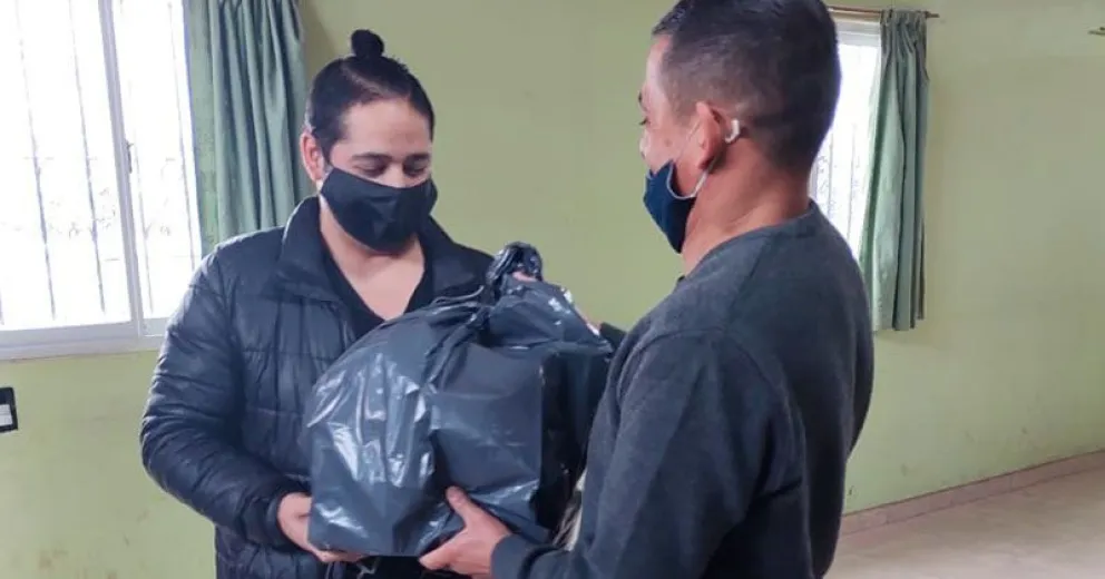 Entregaron módulos alimentarios a remiseros