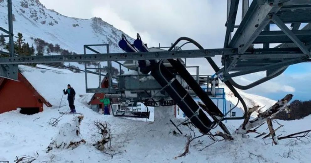 La Hoya: una avalancha destrozó una silla cuádruple