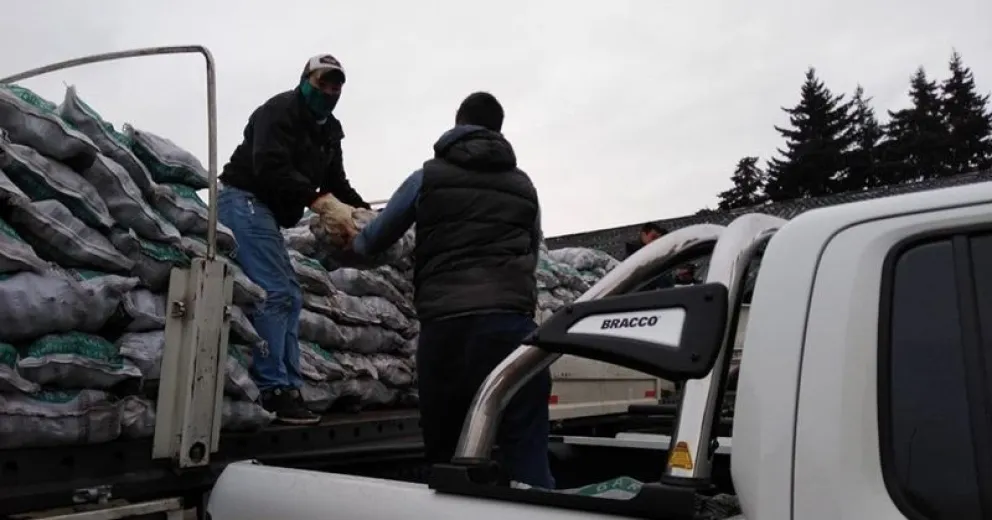 La Provincia reparte 29 mil kilos de papas en la zona Andina