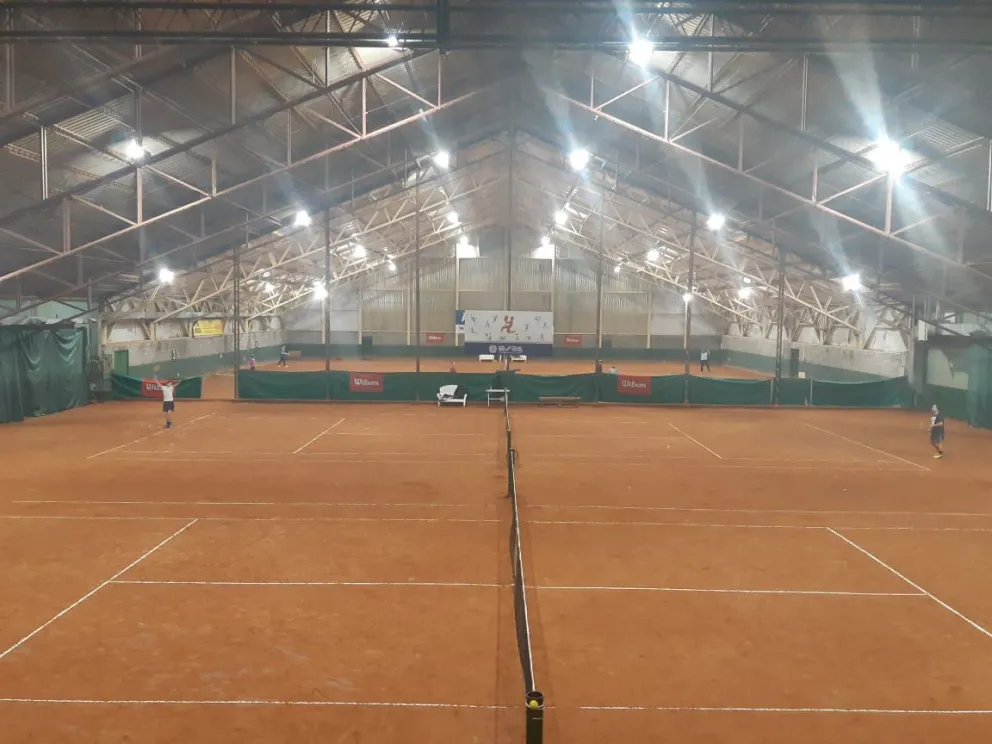 Desde el martes el tenis volvió a  la actividad en el Club Pehuenes