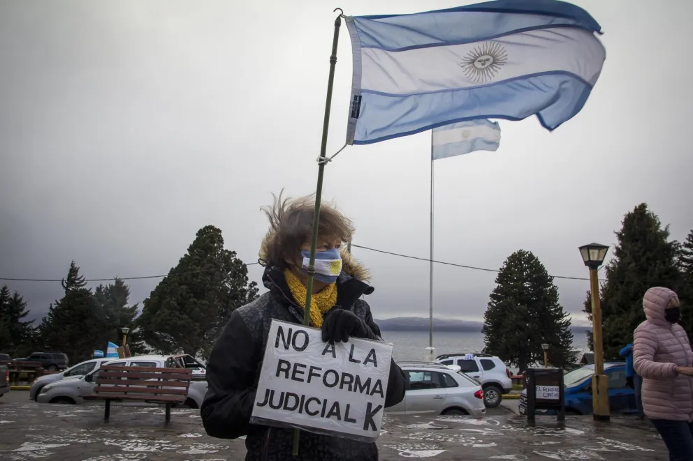 El rechazo al proyecto de reforma judicial del presidente también se manifestó en Bariloche