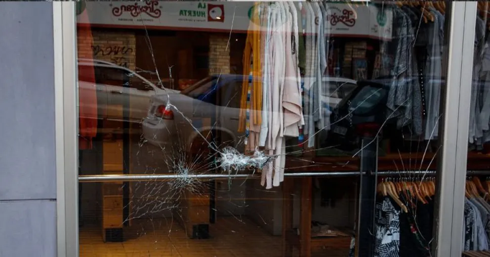 Rompió una vidriera de un local y fue detenido