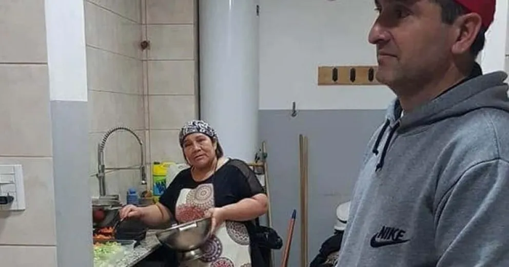 Guillermo y Dominga, los encargados de alimentar a los equipos que pelean contra la nieve