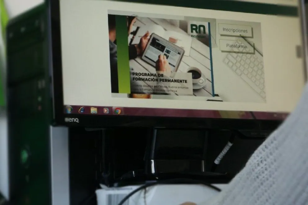 Educación suma propuestas virtuales  de formación para docentes