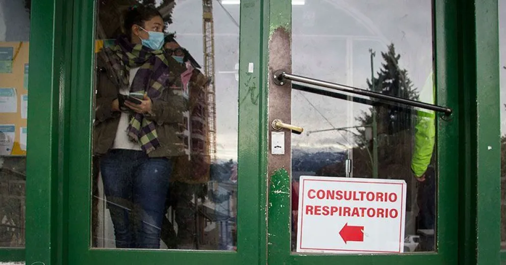 Se registraron cincuenta y cinco nuevos pacientes con COVID-19 y dieron de alta a sesenta personas