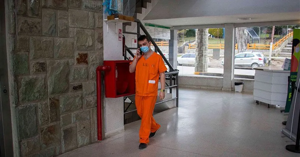 Se aplicó el primer tratamiento con plasma a un adulto mayor de Bariloche