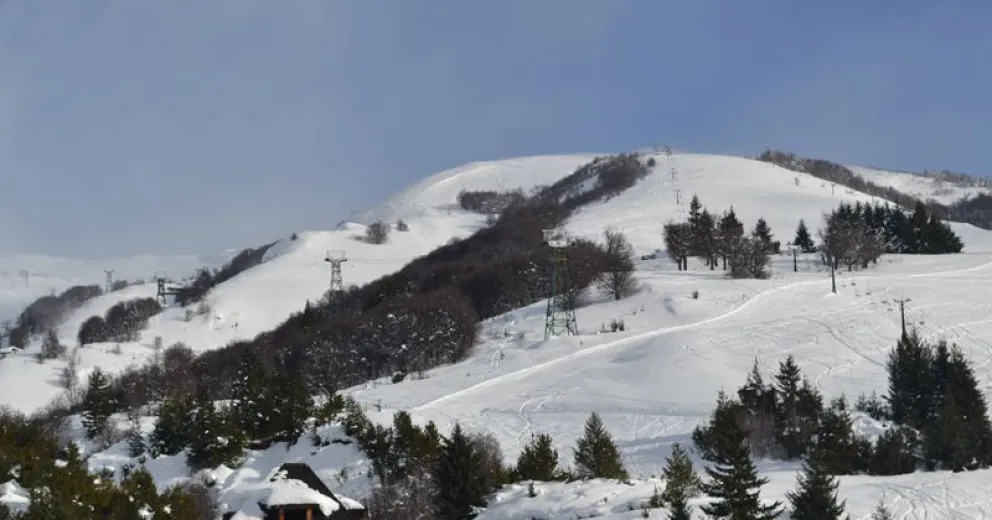 Un esquiador que se deslizaba en un sector no habilitado provocó una avalancha